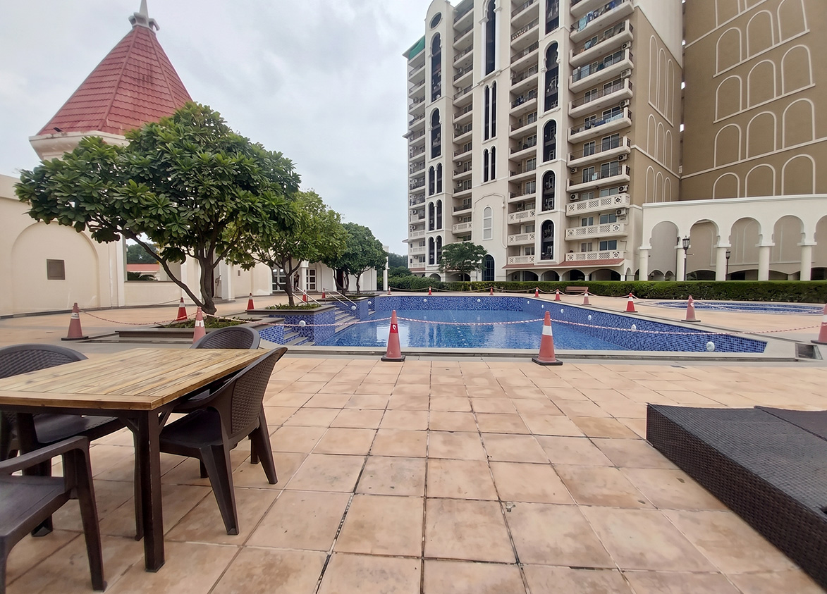 Dlf New Town Heights Swimming Pool