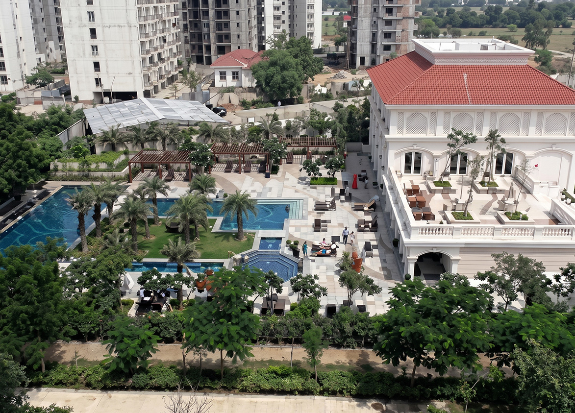 DLF Regal Gardens Clubhouse Amenities