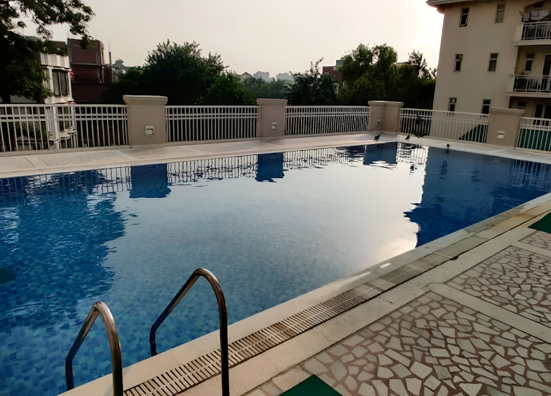 DLF Richmond Park Swimming Pool
