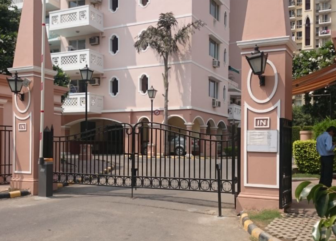 DLF Trinity Towers in DLF Phase 5, Gurgaon IN Gate