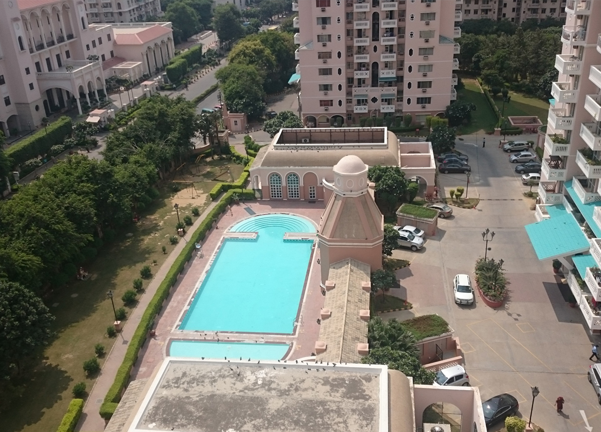 DLF Trinity Towers in DLF Phase 5, Gurgaon Swimming Pool