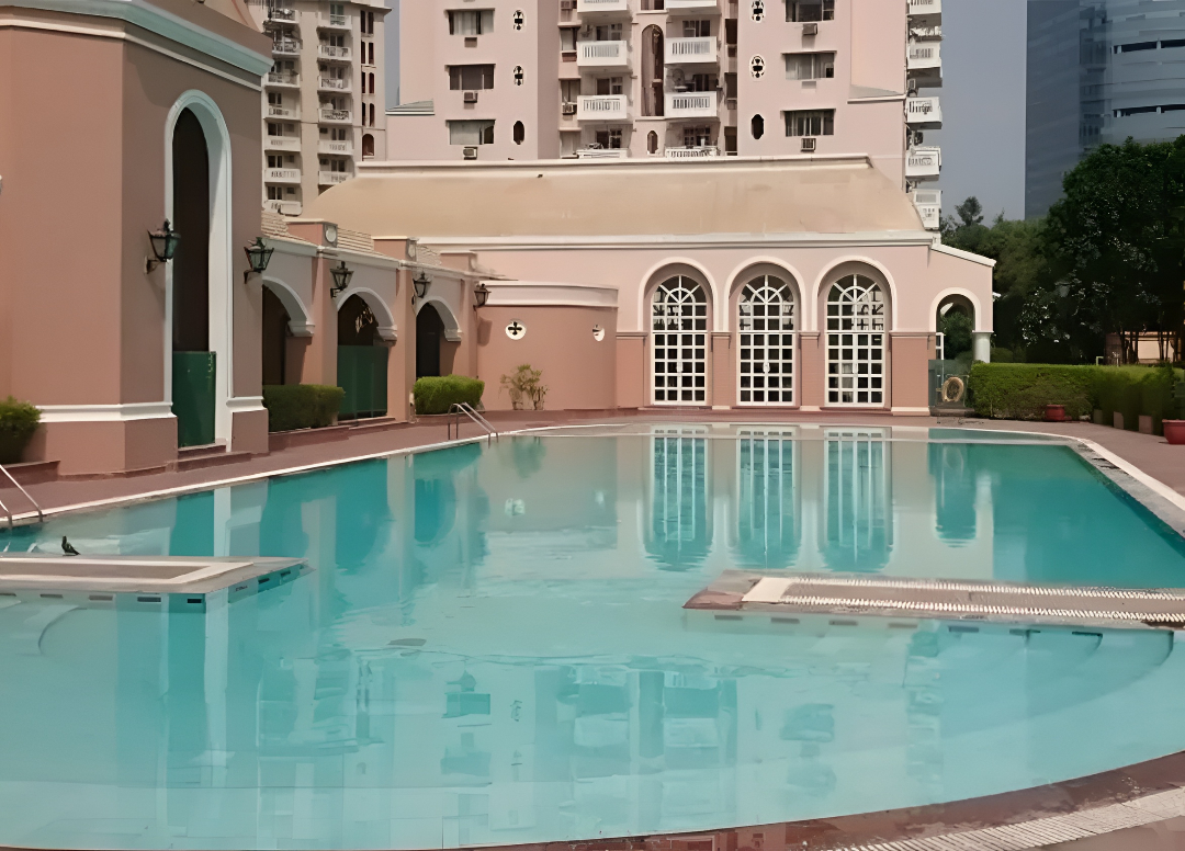 DLF Trinity Towers in DLF Phase 5 Gurgaon Swimming Pool