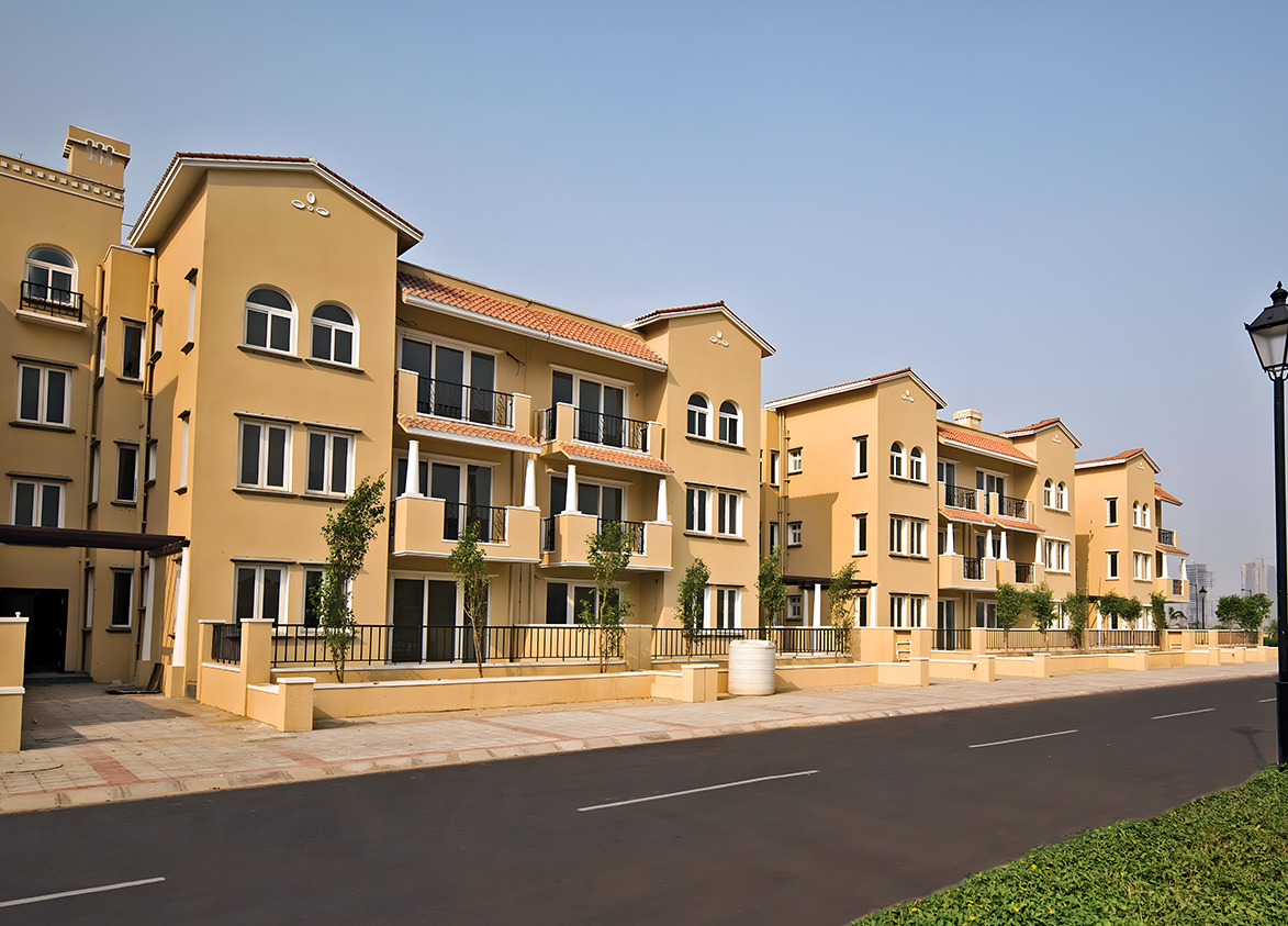 Emaar Emerald Hills Villas in Sector 65 Gurgaon Internal Road