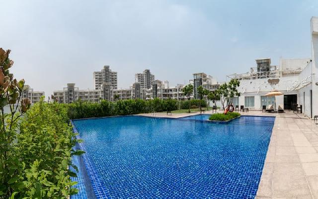 emaar palm terraces sector 66 swimming pool