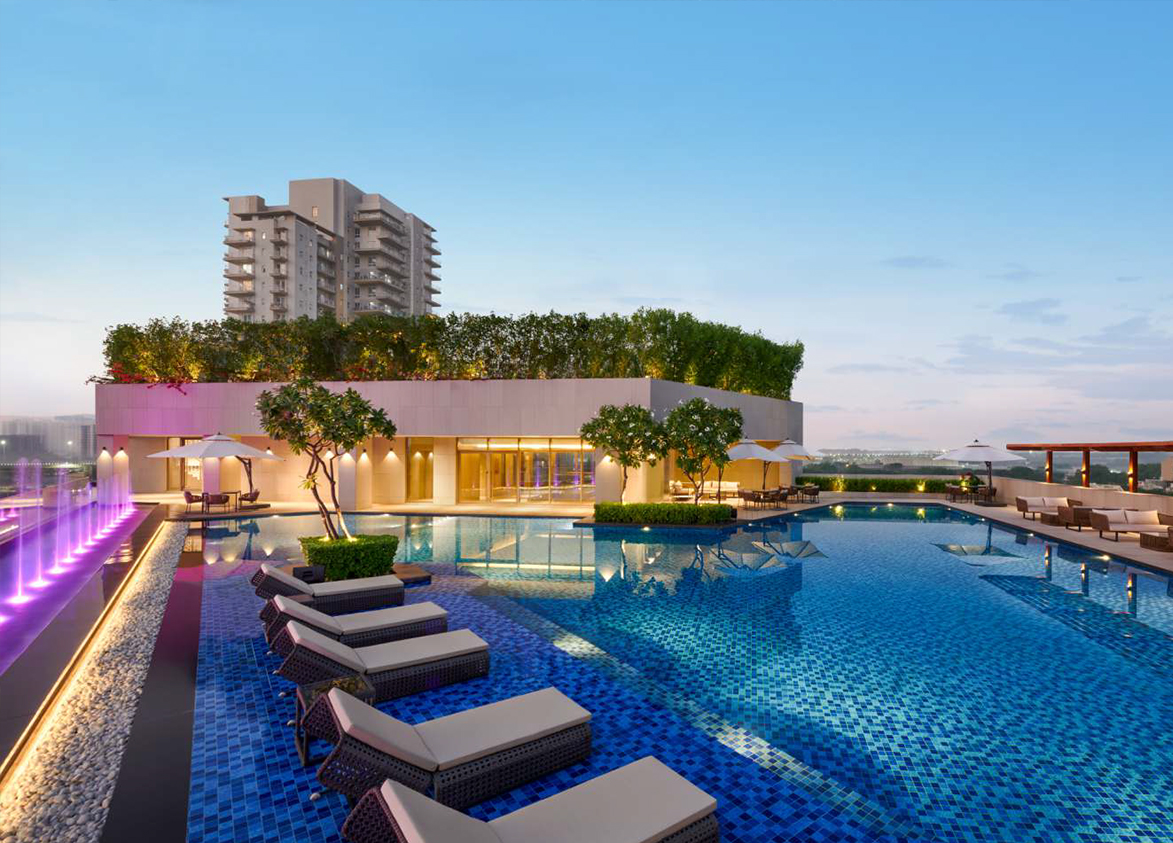 Puri Diplomatic Residences roof top swimming pool